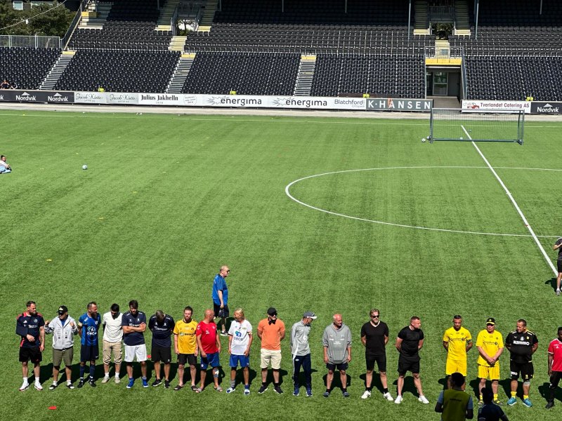 Kari-Anne og de andre kapteinene under premieutdelingen