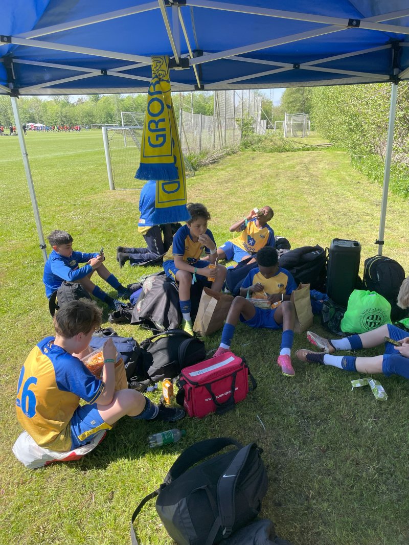 Teltet vårt ble samlingsplass mellom kamper