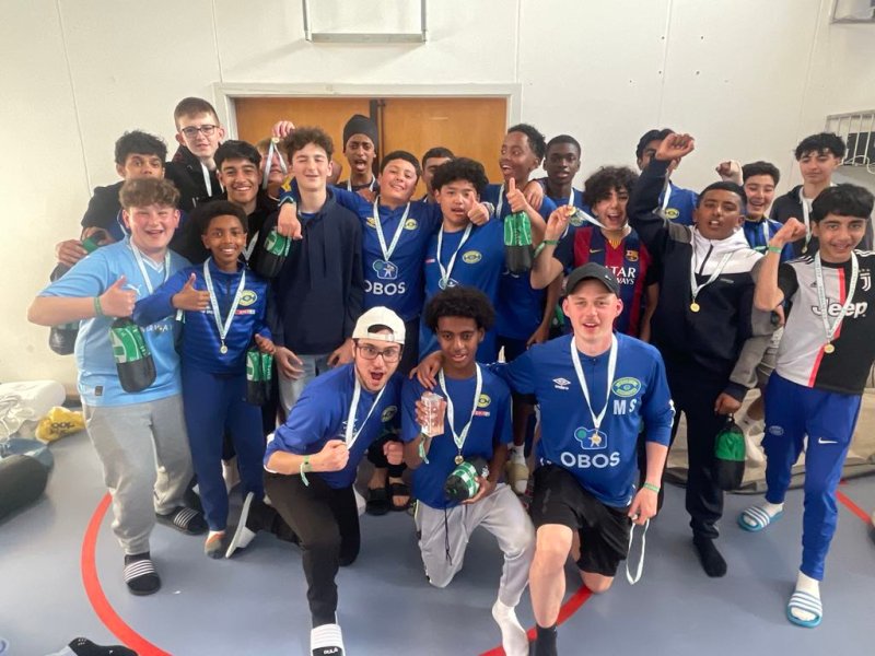 B14B med medaljene rundt halsen